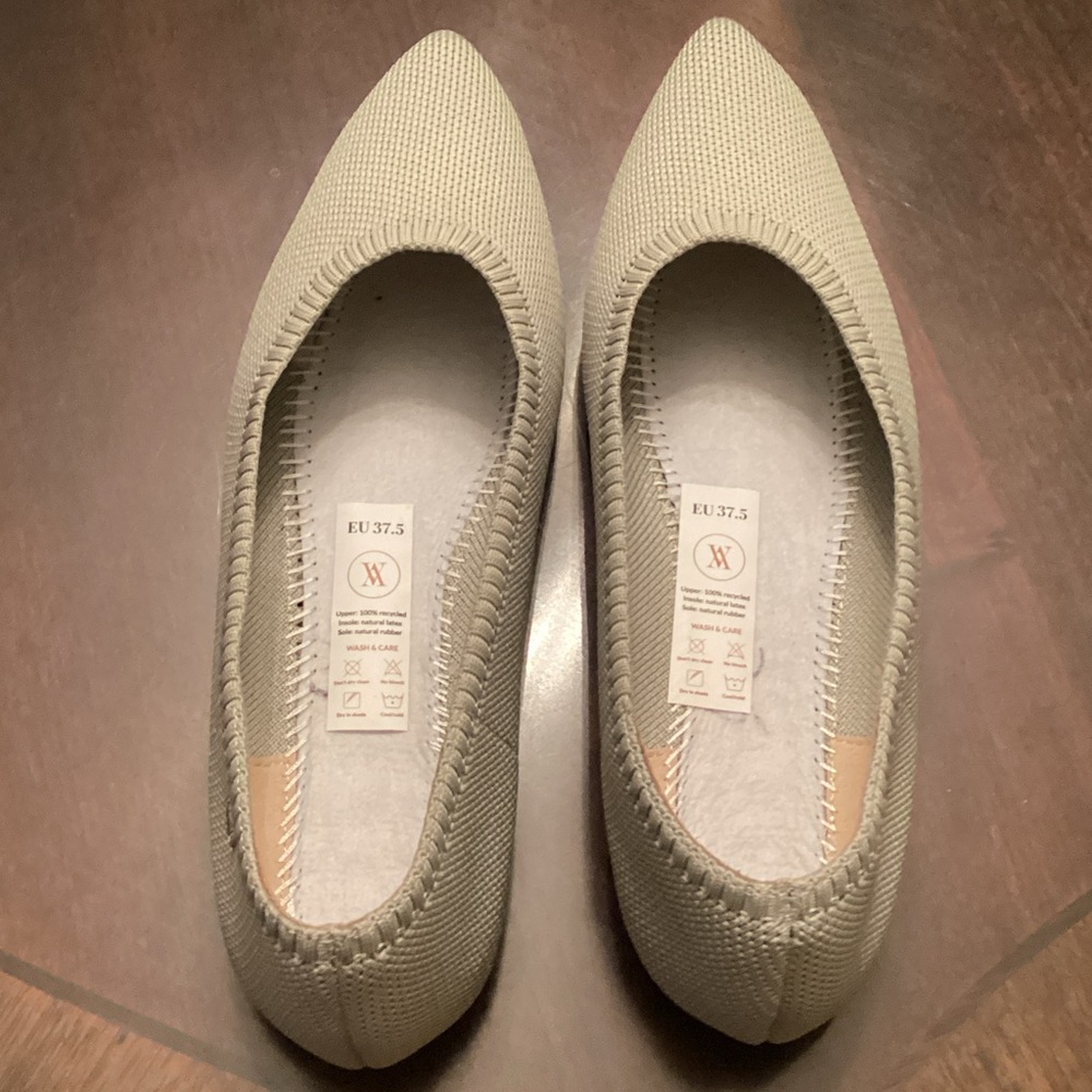 Vivaia Mint Green Mesh Pointed Toe Flats. Size 37.5”